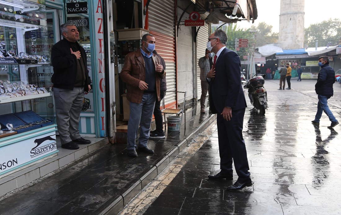 BAŞKAN KUŞ, ESNAF VE VATANDAŞLARLA İÇ İÇE OLMAYA DEVAM EDİYOR