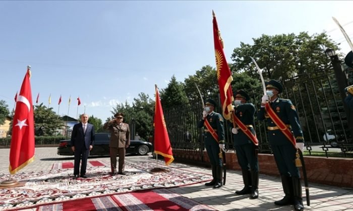 Bakan Akar Kırgızistan Savunma Bakanı Tuğg. Taalaybek Omuraliev ile Görüştü