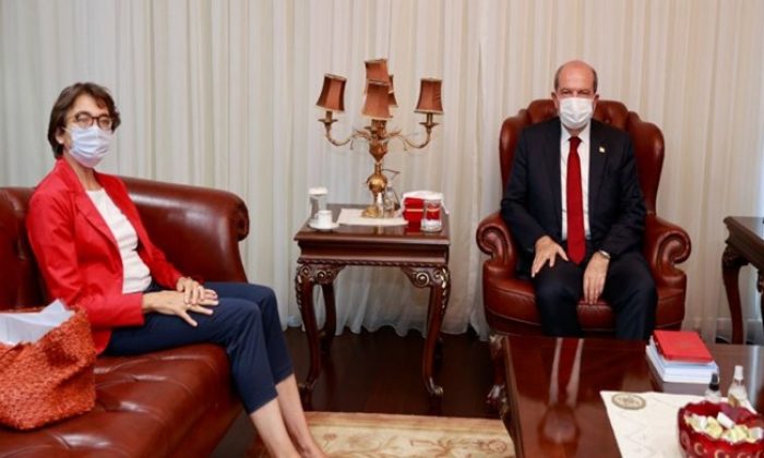 Cumhurbaşkanı Ersin Tatar, göreve yeni atanan Almanya Federal Cumhuriyeti Büyükelçisi Anke Schlimm’i kabul ederek görüştü