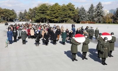Millî Savunma Bakanı Hulusi Akar’ın Eşi Sayın Şule Akar ve Beraberindeki Komutan Eşleri Anıtkabir’i Ziyaret Etti