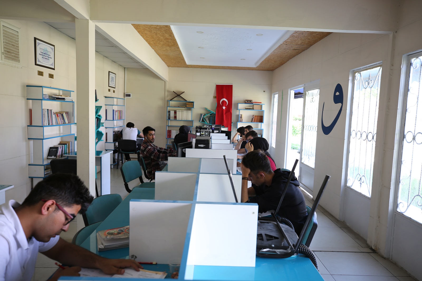 SINAVA BİR AY KALA ARI GİBİ ÇALIŞIYORLAR
