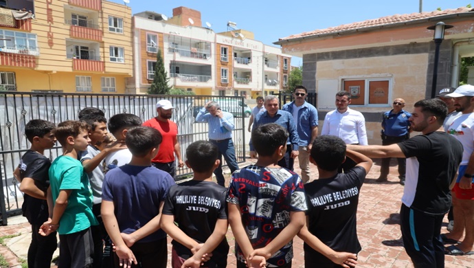  BAŞKAN BEYAZGÜL GENÇLERİ YÜZME HAVUZLARINA DAVET ETTİ