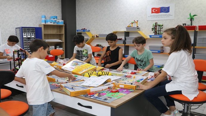 KARAKÖPRÜ’DE ÇOCUKLAR YAZ TATİLİNİ BİLİM MERKEZİNDE DEĞERLENDİRİYOR