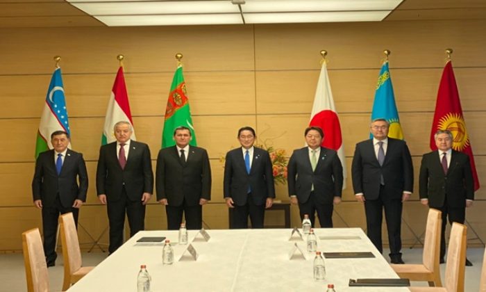 Orta Asya ülkeleri Dışişleri Bakanlarının Japonya Başbakanı ile ortak toplantısı