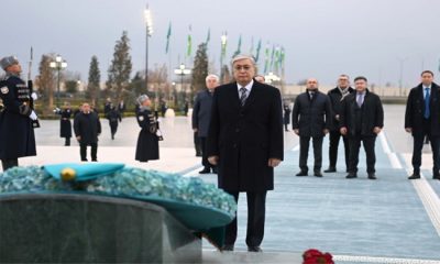 Қасым-Жомарт Тоқаев Өзбекстанның Тәуелсіздік монументіне гүл шоғын қойды
