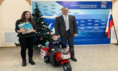 Ноутбуки, смартфоны, электромотоцикл: депутаты Госдумы исполнили детские новогодние мечты