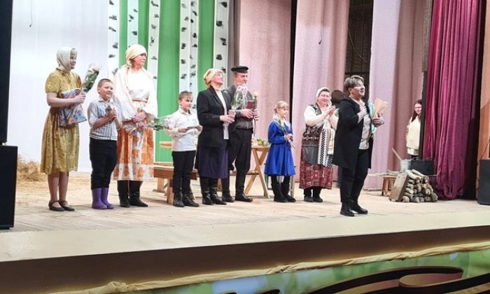 «Единая Россия» помогла организовать спектакль и концерт в Мурманской области