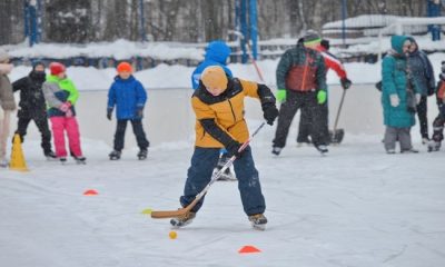 Birleşik Rusya’nın desteğiyle St. Petersburg’daki buz pateni pistinde aile sporları festivali düzenlendi