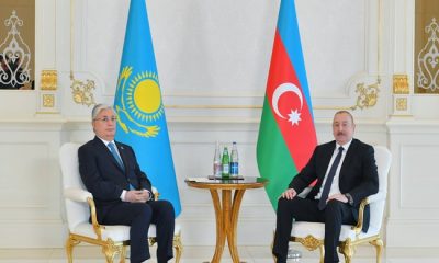 İlham Aliyev, Kazakistan Cumhurbaşkanı Kasım-Jomart Tokayev ile sınırlı bir görüşme gerçekleştirdi